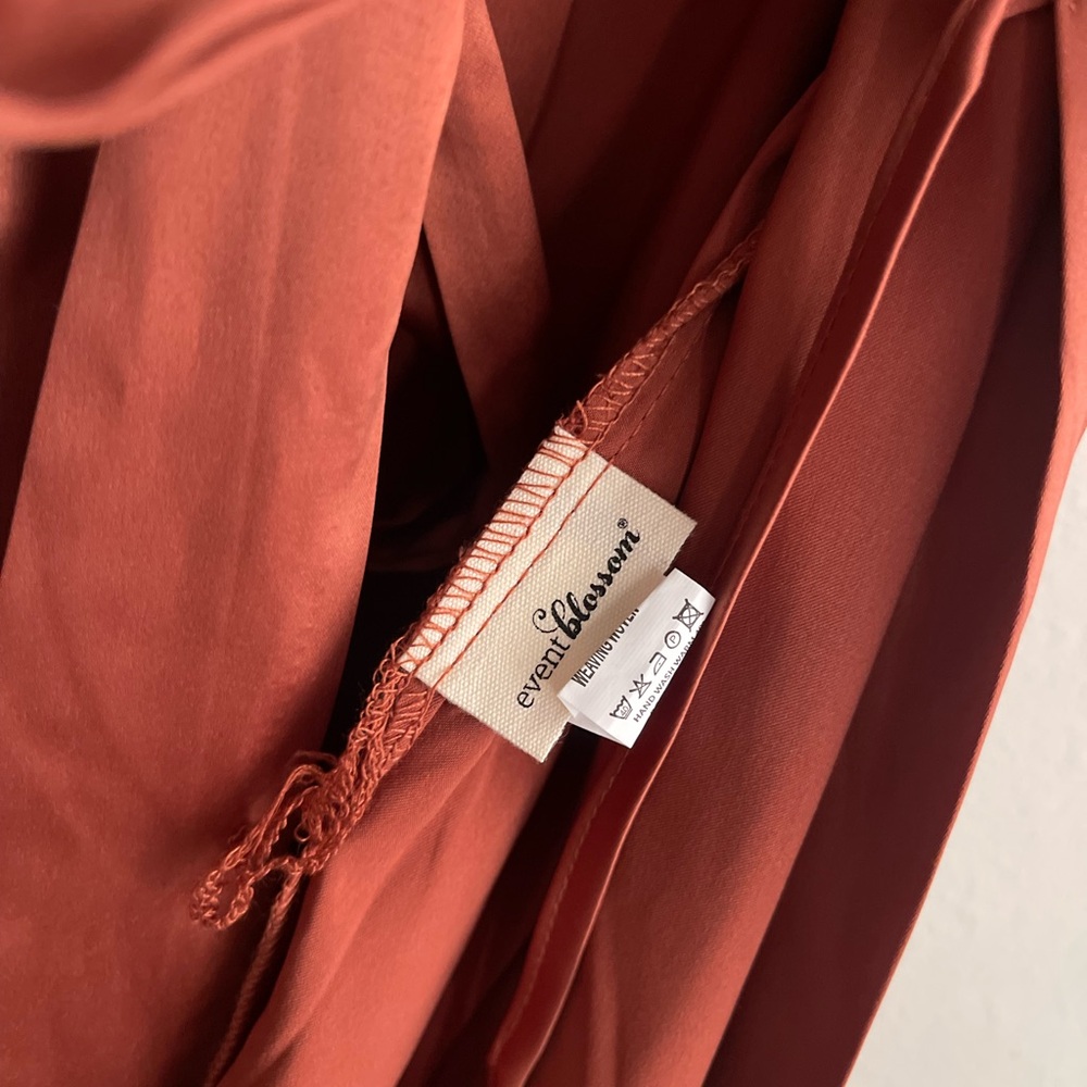 Event Blossom silky satin ruffle trim robe-free with any purchase - Picture 2 of 5